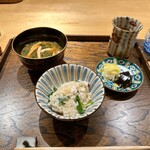 御料理 ふじ田 - お食事：鯛＆筍、揚げた九条ネギの土鍋ご飯、伊勢海老の赤出汁、香の物 