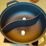 すき焼 しゃぶしゃぶつかだ - お鍋の仕切り