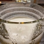 ぴるぜん - 等間隔に跡が付くように飲むのが芸、とは大昔の「灘コロンビア」で習った作法。