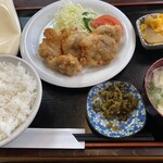 味処さくま - 料理写真:唐揚げ定食 830円