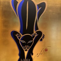 京都つゆしゃぶCHIRIRI 四条烏丸 別邸 - お店の玄関入り口の壁画…
                    直接作家さんがお店に来られて描かれた作品
                    　…迫力あります
                    