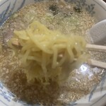 ラーメン大吉 - 塩とんこつにんにくラーメン麺アップ