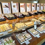 大和菓匠 徳壽庵 - 店内進物菓子ショーケース