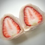 大和菓匠 徳壽庵 - 苺大福351円税込み