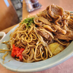 Dosanko Mochizuki Ten - 고기 야끼소바~☆