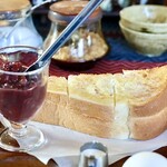 すぬーぴー - モーニングサービス・厚切りトースト＆ゆで卵