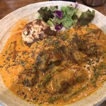 SPICY CURRY 魯珈 - 「單品カレー＆ライス」の「限定カレー（※）」
      （※）「濃厚牛肉とアスパラガスのカレー」
      「カレー増量」（150圓）
      「るうろう煮玉子」（150圓）
      「ラッシー」（400圓）
      合計2,400圓のカレー。