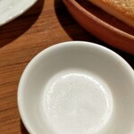 びっくりドンキー - お皿に塩出してくれます