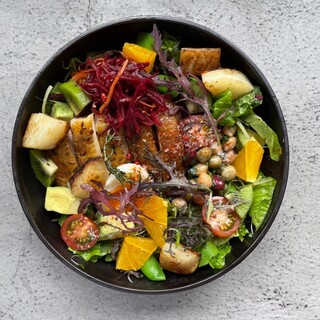 お好みの一皿に出会える、ジャンルを問わない多彩なメニュー