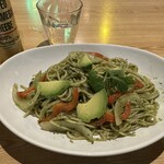 Centro - ほうれん草、バジル、ベーコンのクリームパスタ1190円アボカドはサービスでした。でもベーコンが入ってませんでしたw