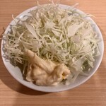 とんかつ そら - キャベツとポテマカタマサラダさんでーす。