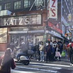 KATZ'S DELICATESSEN - 