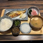 肉豆冨とレモンサワー 大衆食堂 安べゑ - 【2025.4.18(金)】さば塩焼きまぐろ刺身定食（並盛）1,318円→1,218円