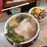 エキトンの店 井の庄  - エキトン￥850＋ブタご飯￥450