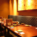 Kyuushuu Umai Mon To Shouchuu Imozou - 通常は4名様用のテーブル席が4つございますが、合わせて最大16名様までの宴会が可能です。