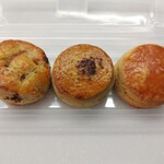 Gold Bake TOKYO - 左から　コショウトマトベーコン・黒トリュフバター・リッチバター