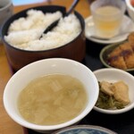 来々軒 - ご飯はおひつモリモリ