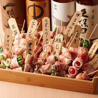 毎日丁寧に串打ちをして本場の野菜巻きを提供！