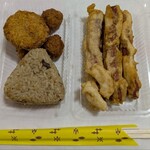 大朝商店 - ジューシーおにぎりとおかず・ソーセージの天ぷら