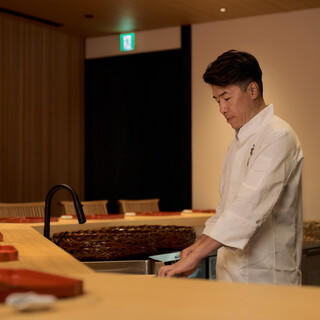 福井県出身の小松辰平氏が手掛ける、新鮮魚介を活かした日本料理