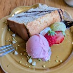 ベジバル チバットリア - バナナのシフォンとあまおうのアイス✨