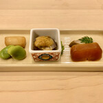 味ひろ - 先付 そら豆 うど 海鼠のこのわた和え 煮あわび からすみ