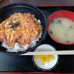 かどや食堂 - かつ丼(みそ汁・漬物付き)