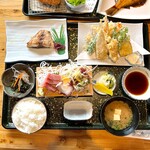 大浜丸 魚力 - 魚力定食（おかず3つ、焼魚・刺身・天ぷら）