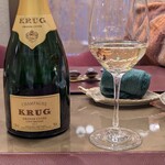 トゥ・ラ・ジョア イズム - 