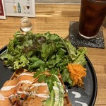waffle shuffle - アボカドサーモン（ダブル）1310円とアイスティーセット300円