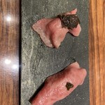 焼肉牛宮城 別邸 - キャビアとトリュフが乗った肉寿司！