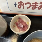覚明堂 - 一枚食べてしまいました。木曽の漬物は味がしっかりしていて美味しい