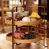 HIGASHIYA GINZA - 銅と杉盆のアフタヌーンティースタンドで登場する和のアフタヌーンティー