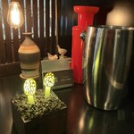 楽の蔵　レストランChez tomo. - 入口のキノコの照明