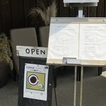 楽の蔵　レストランChez tomo. - 入口メニュー表