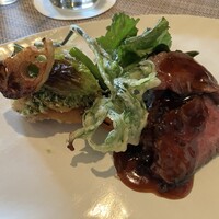楽の蔵　レストランChez tomo. - お肉料理に素揚げした春野菜