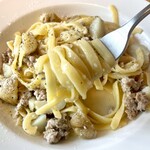フレスコ - サルシッチャと新じゃがのカチョ・エ・ペペ 自家製平打ち生パスタ “タリアテッレ”