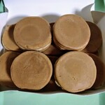 蜂楽饅頭 天神岩田屋店 - まっすぐ帰ったから、今回は形がキレイ