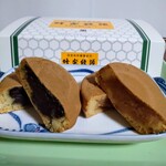 蜂楽饅頭 天神岩田屋店 - 切ったらこんな感じ