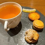 La couleur d'ete - お茶菓子って、こんなにたくさん出てくるのね！