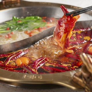 【18種類の漢方・薬膳を使用した火鍋】健康＆美容効果抜群！