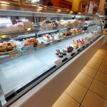 パティスリーイロドリ - 2025年4月18日(金)   Patisserie irodori さんの店内