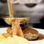 洋食 おがた - このデミは美味い