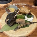 食堂 あきやま - 手羽唐揚げパリパリで美味い