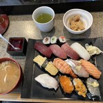 歩 - にぎり12貫  1400円