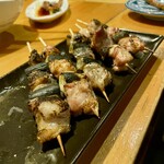 炭火やきとり 伝兵衛 - 焼き鳥の一口目、仰天するほど旨し！