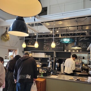 ショウゾウ シラカワ 水辺のコーヒー_2