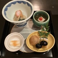 赤坂 ひかわ - 前の一品の出汁の味の強さの余韻があり、薄味で整えているのでややインパクトが薄れる