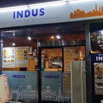 INDUS - 店舗入口 (2024年12月オープンから4ヵ月)