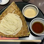 元祖 田丸屋 - 大盛りうどん　二色つゆ（胡麻・醤油）…税込1430円